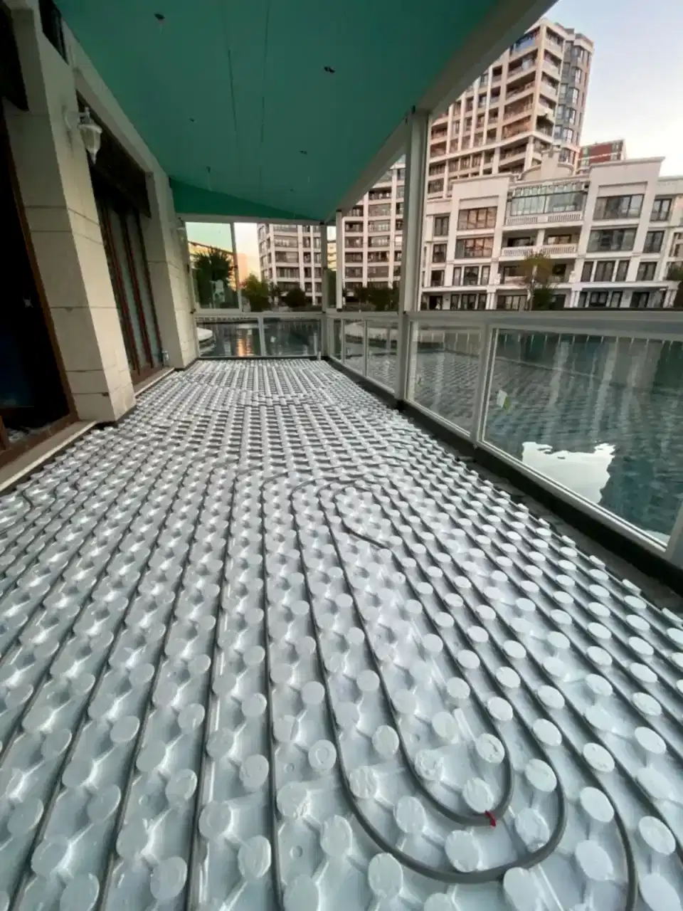 Yerden Isıtma Bazı Yerler Soğuk